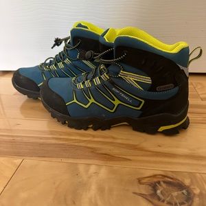 Boys Mountain Warehouse Isodry boots